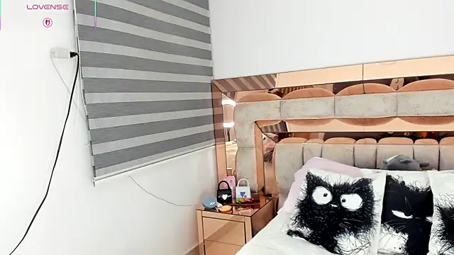 Snapshot of CamiiLovers chatting on 03/14/26, 02:06 CamiiLovers online show from 03/14/26, 02:06