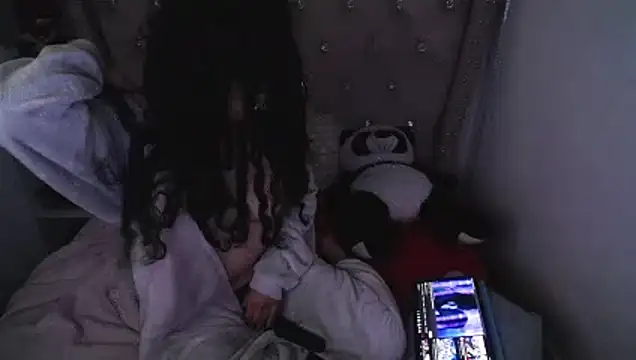 Snapshot of CherieCurl chatting on 12/23/25, 07:06 CherieCurl online show from 12/23/25, 07:06