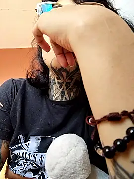 taaylor33 online show from 11/22/25, 08:41