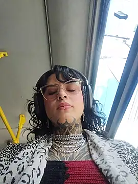 Snapshot of taaylor33 chatting on 01/09/26, 03:59 taaylor33 online show from 01/09/26, 03:59