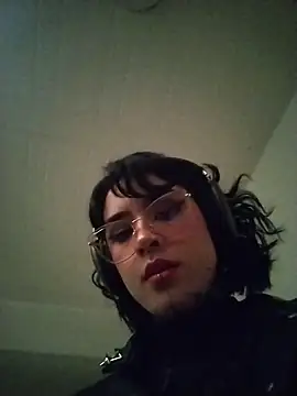 Snapshot of taaylor33 chatting on 02/14/26, 06:04 taaylor33 online show from 02/14/26, 06:04