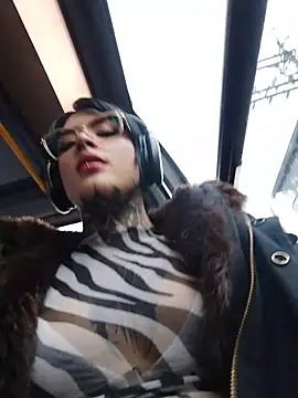 Snapshot of taaylor33 chatting on 03/05/26, 10:28 taaylor33 online show from 03/05/26, 10:28