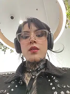 taaylor33 online show from 06/18/26, 04:11