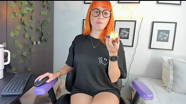 Snapshot of Annie_Velas_ chatting on 04/20/26, 09:27 Annie Velas online show from 04/20/26, 09:27
