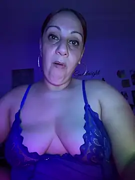 Snapshot of DeeLight124 chatting on 04/03/26, 04:21 DeeLight124 online show from 04/03/26, 04:21