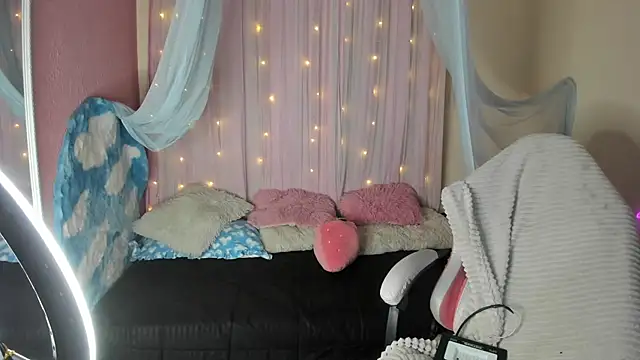 Snapshot of SheryLee chatting on 12/17/24, 03:17 SheryLee online show from 12/17/24, 03:17