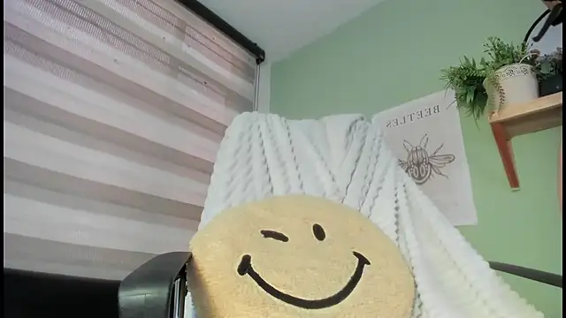 Snapshot of SheryLee chatting on 02/04/25, 08:28 SheryLee online show from 02/04/25, 08:28