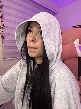 Snapshot of Starliee__ chatting on 10/22/25, 12:00 Starliee online show from 10/22/25, 12:00