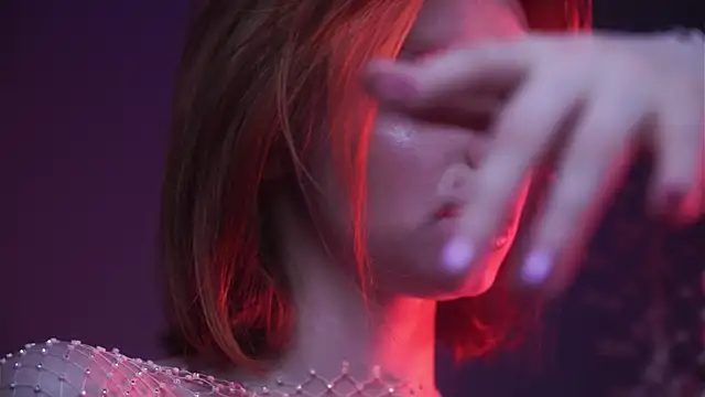 ginger hugs online show from 02/06/25, 04:21