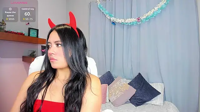 Chloe fischer  online show from 04/30/26, 03:29