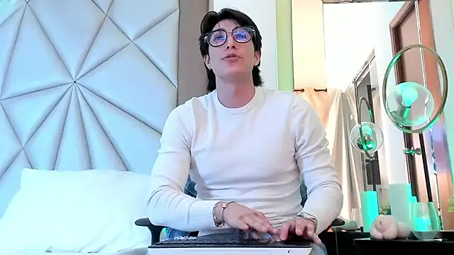 Karimferrer online show from 12/17/24, 07:29