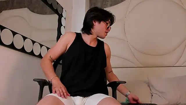 Karimferrer online show from 10/03/25, 11:02