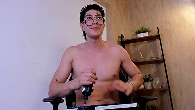 Karimferrer online show from 02/06/26, 09:51