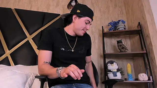 Karimferrer online show from 04/30/26, 03:24