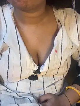 Snapshot of Spicy_sari_girl chatting on 03/07/26, 05:48 Spicy sari girl online show from 03/07/26, 05:48