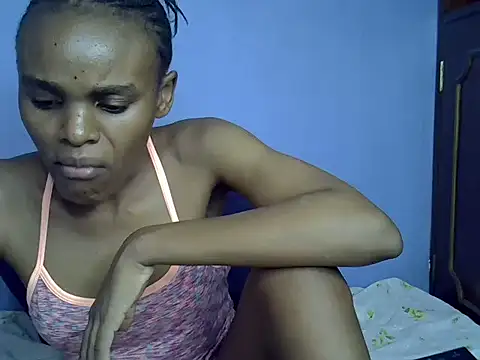 Snapshot of Queen_petite_ chatting on 03/20/25, 01:15 Queen petite online show from 03/20/25, 01:15