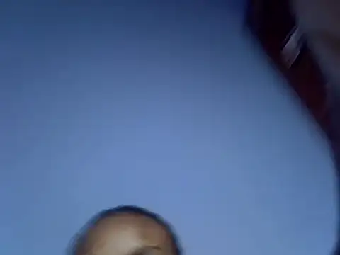 Snapshot of Queen_petite_ chatting on 03/20/25, 04:20 Queen petite online show from 03/20/25, 04:20