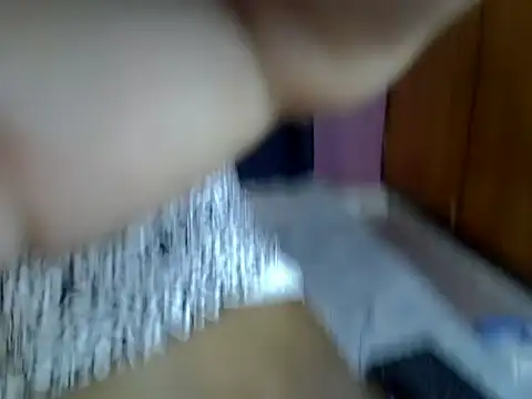 Snapshot of Queen_petite_ chatting on 11/21/25, 07:01 Queen petite online show from 11/21/25, 07:01