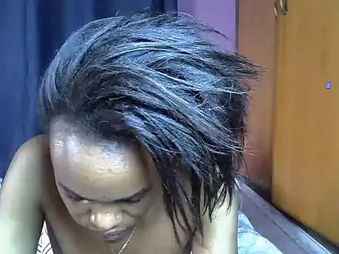 Snapshot of Queen_petite_ chatting on 12/04/25, 06:16 Queen petite online show from 12/04/25, 06:16