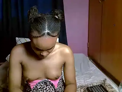 Queen petite  online show from 06/29/26, 05:03
