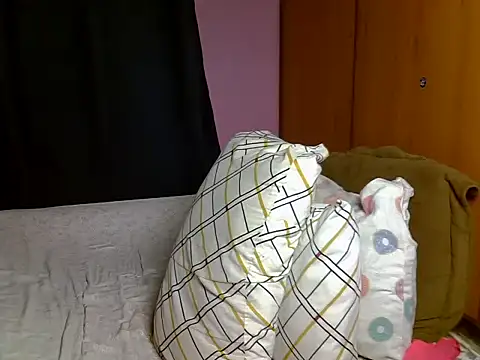 Queen petite  online show from 07/29/26, 11:36