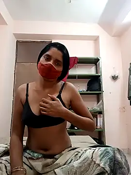 Snapshot of Young_couple143 chatting on 01/12/25, 05:34 Young couple143 online show from 01/12/25, 05:34