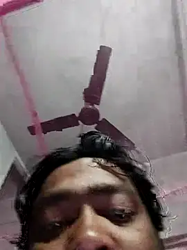 Snapshot of Young_couple143 chatting on 03/06/25, 03:24 Young couple143 online show from 03/06/25, 03:24