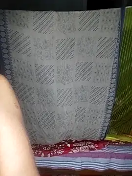 Snapshot of Young_couple143 chatting on 11/23/25, 12:10 Young couple143 online show from 11/23/25, 12:10