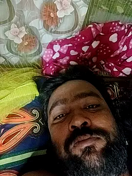 Snapshot of Young_couple143 chatting on 11/28/25, 05:26 Young couple143 online show from 11/28/25, 05:26