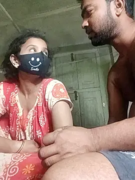 Snapshot of Young_couple143 chatting on 03/31/26, 04:51 Young couple143 online show from 03/31/26, 04:51