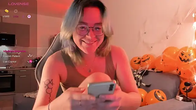 alisahug online show from 10/24/25, 07:38