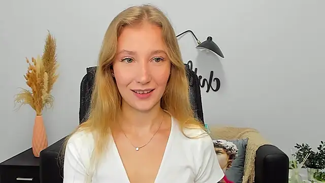 LolaWilsons online show from 01/16/25, 06:14