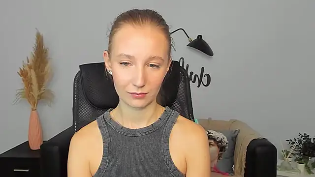 LolaWilsons online show from 02/06/25, 12:37