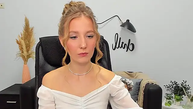 LolaWilsons online show from 02/08/25, 03:00