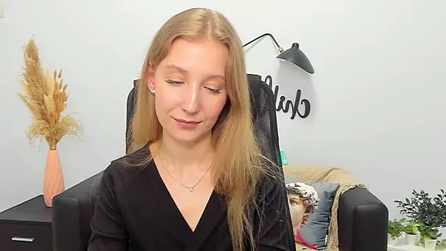 LolaWilsons online show from 03/06/25, 03:13