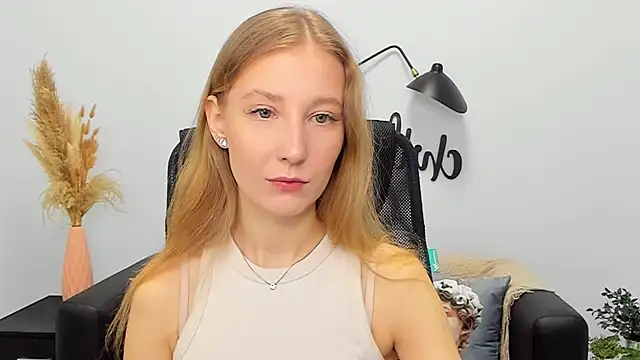 LolaWilsons online show from 03/18/25, 06:14