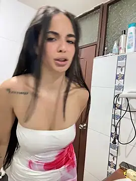 Snapshot of gabyaridi chatting on 01/01/25, 02:41 gabyaridi online show from 01/01/25, 02:41