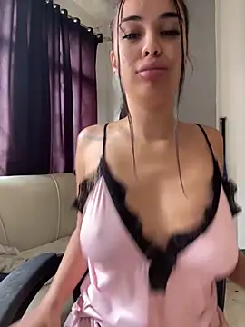 Snapshot of gabyaridi chatting on 02/02/25, 02:24 gabyaridi online show from 02/02/25, 02:24