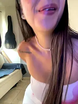 Snapshot of gabyaridi chatting on 09/20/25, 02:40 gabyaridi online show from 09/20/25, 02:40