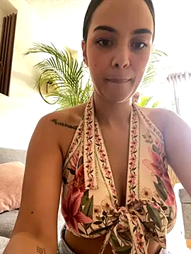 Snapshot of gabyaridi chatting on 10/02/25, 04:14 gabyaridi online show from 10/02/25, 04:14