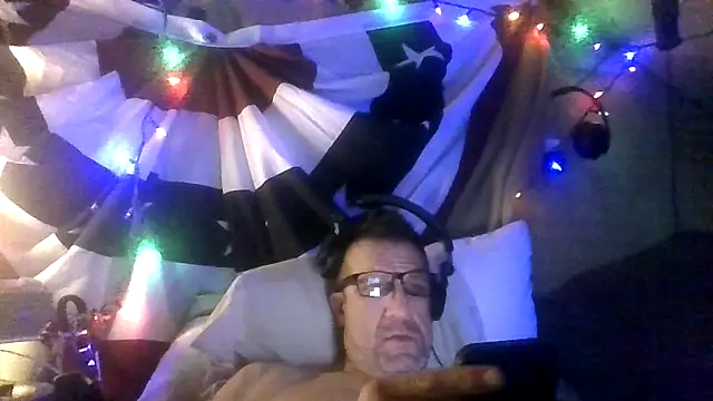 Snapshot of Manwhorxxlcock chatting on 12/22/25, 11:18 Manwhorxxlcock online show from 12/22/25, 11:18