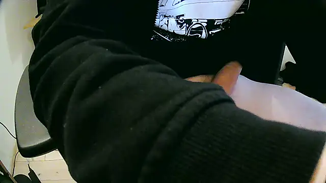 Snapshot of skinnyandthick chatting on 03/02/25, 07:10 skinnyandthick online show from 03/02/25, 07:10