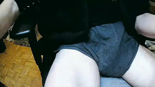 Snapshot of skinnyandthick chatting on 10/27/25, 06:34 skinnyandthick online show from 10/27/25, 06:34