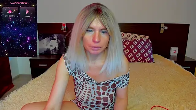 Snapshot of Hanna_Becrett17 chatting on 03/07/25, 10:02 Hanna Becrett17 online show from 03/07/25, 10:02