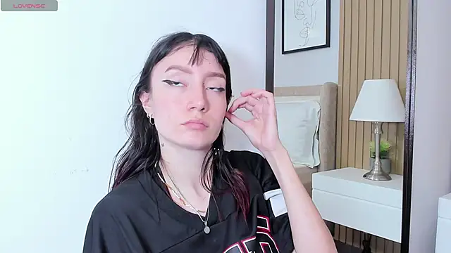 lizzy davis 1 online show from 11/23/25, 07:46