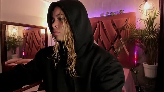 Haelycute online show from 02/11/25, 11:21