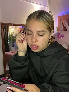 Haelycute online show from 02/12/25, 11:40