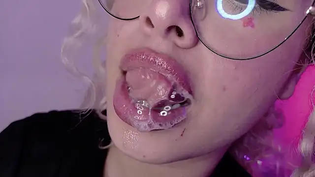Haelycute online show from 06/25/26, 05:12