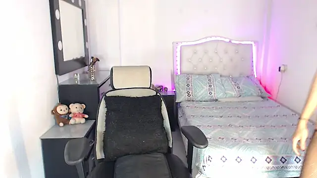 Snapshot of Alexia_Dolly chatting on 12/02/24, 10:23 Alexia Dolly online show from 12/02/24, 10:23