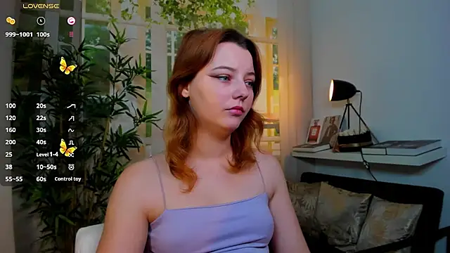 pretty little thing online show from 11/28/25, 03:47